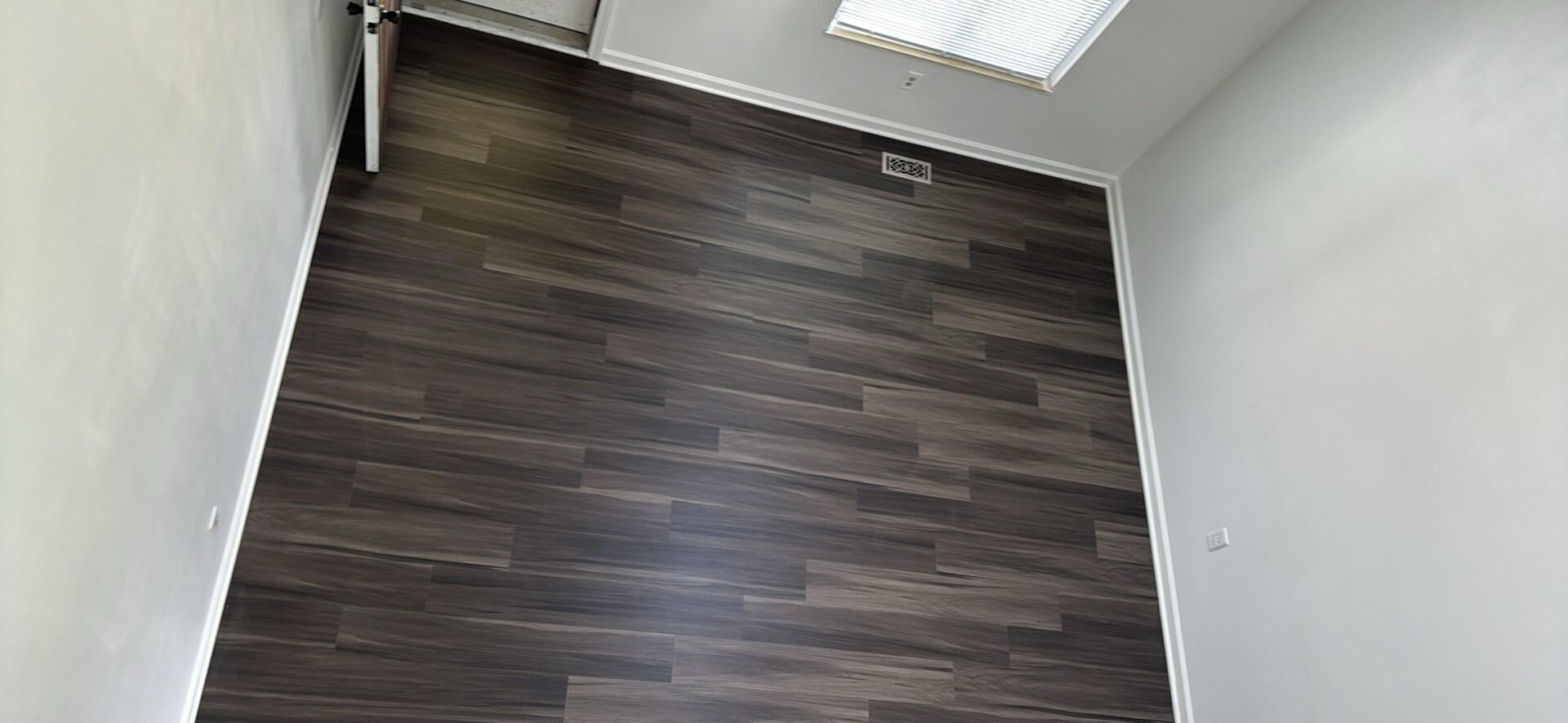 Building Photo - 5945 Red Oak Dr