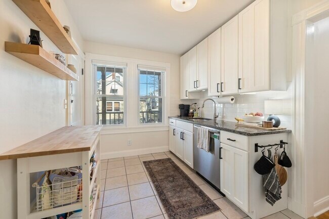 Building Photo - 18 Verdun St