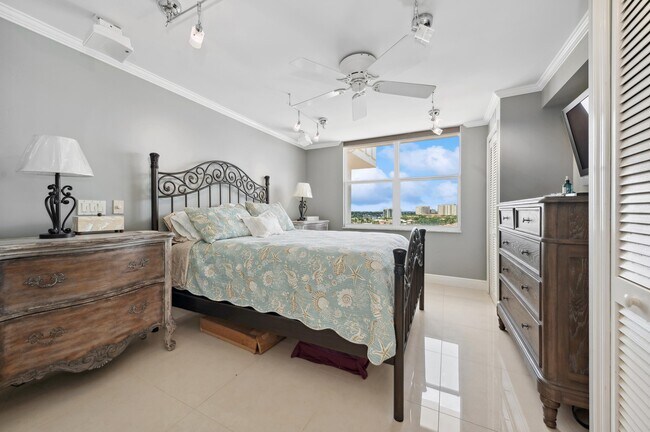 Building Photo - 4505 S Ocean Blvd