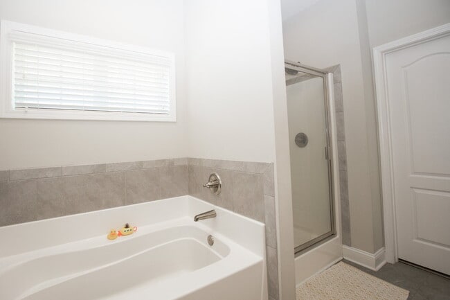 Building Photo - "Spacious 4-Bedroom Home with 2.5 Baths in...