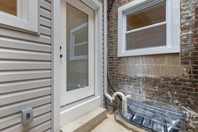 Building Photo - 804 Cedar Ave
