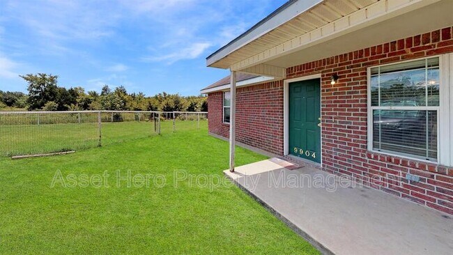 Building Photo - 9904 Risky's Ranch Dr