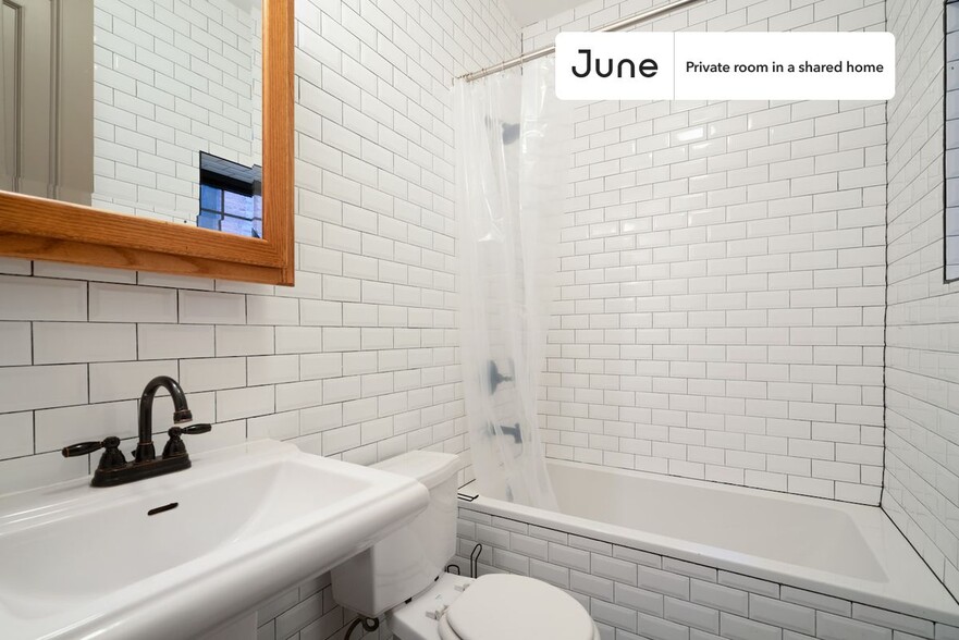 Building Photo - Stunning Private ROOM in Harlem