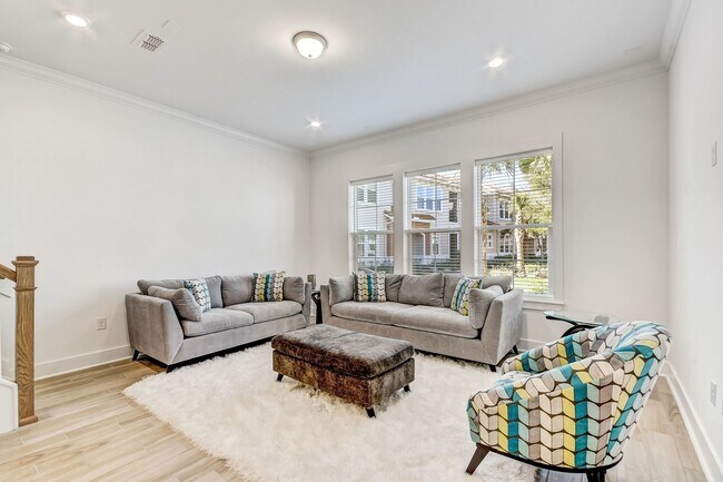 Building Photo - Townhome  in The Enclave at Summer Beach