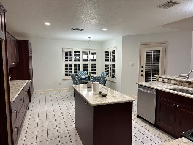 Building Photo - 2805 Cortez Dr