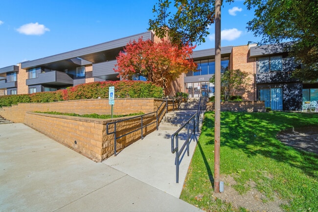 Building Photo - 1255 N Sterling Ave