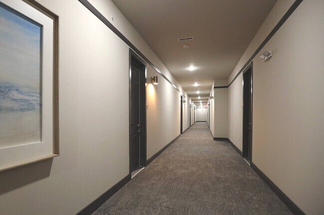 Building Photo - 226 E Lockwood Ave