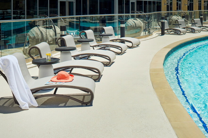 Building Photo - Ovation at Park Crest