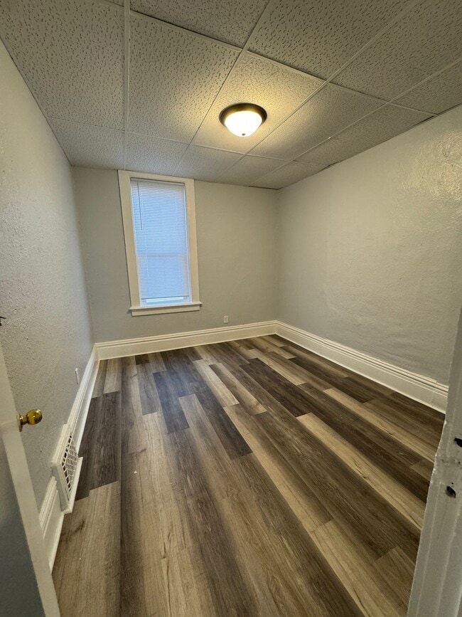 Building Photo - 2214 Kemble Ave