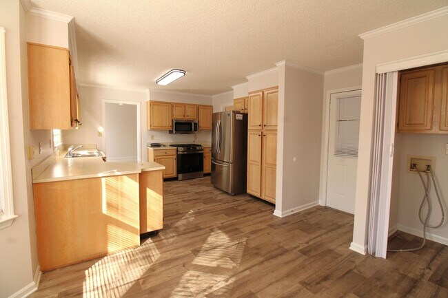 Building Photo - Awesome 3 bedroom home in a great area!