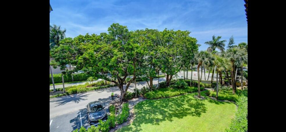 Building Photo - 100 Royal Palm Way