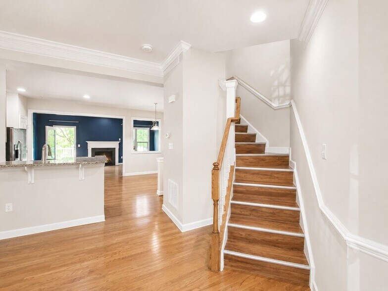 Building Photo - 9706 Braidwood Ter