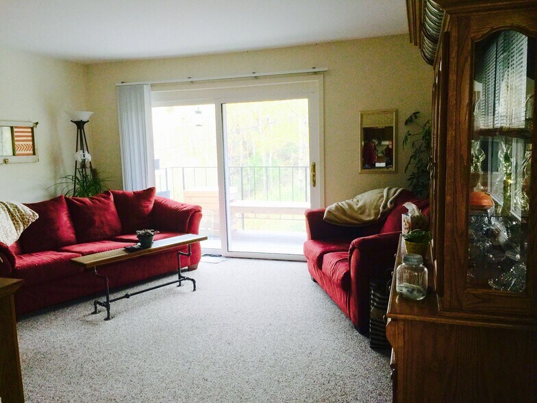 Living room - 1331 W 3rd St