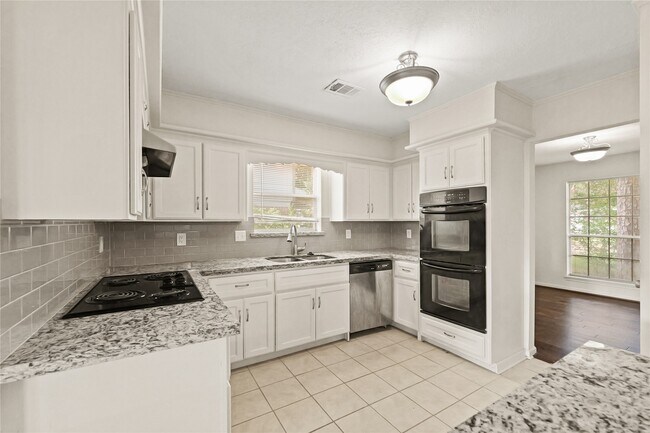 Building Photo - 14110 Saddlebend Dr