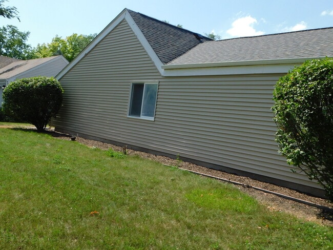 Building Photo - 163 Tealwood Rd