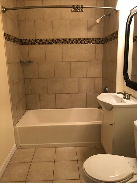 Building Photo - 42 Pond St