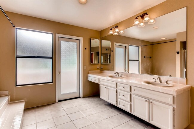 Building Photo - 1511 Sunrise Shadow Ct