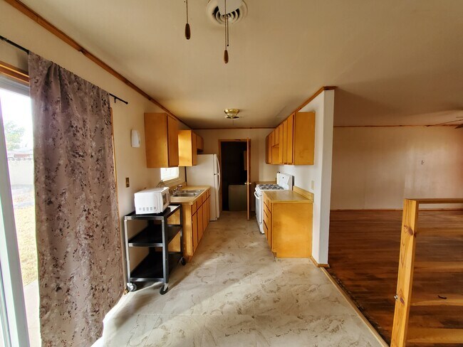 Kitchen - 121 Warwick St