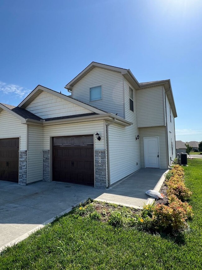 Primary Photo - Beautiful 3/2.5 Duplex in Blue Springs!