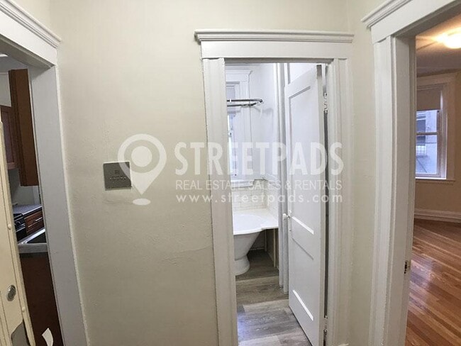 Building Photo - bedroom in Boston MA 02215