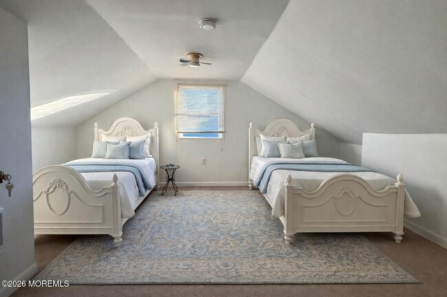 Building Photo - 546 E Bayview Ave