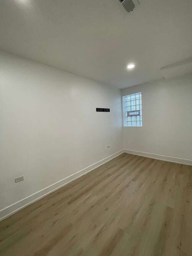 Building Photo - 1829 S Kedzie Ave