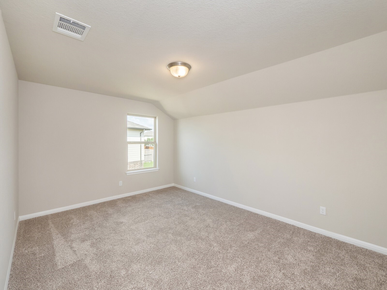 Building Photo - 120 Serpens St