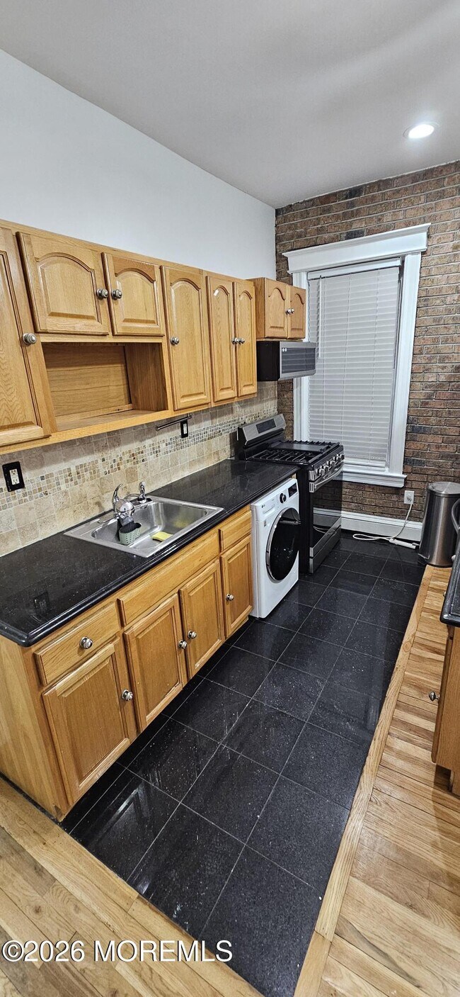 Building Photo - 4110 Park Ave