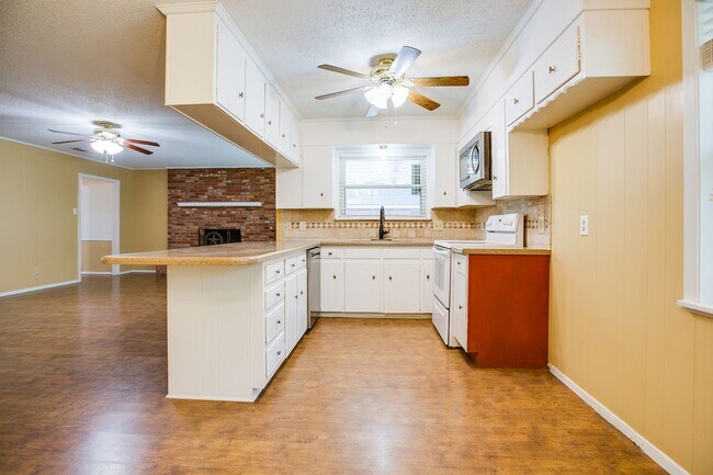 Building Photo - 2713 Canyon Creek Dr