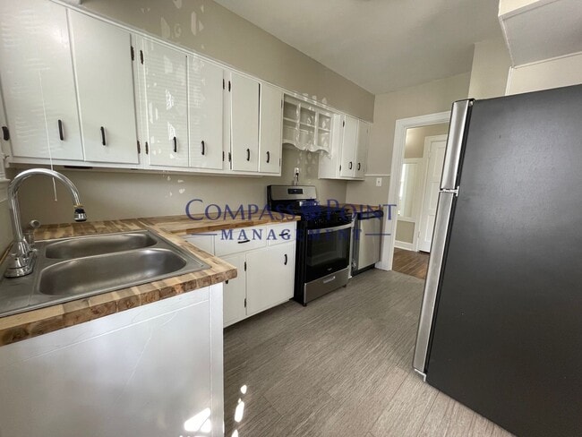 Building Photo - Spring Into Your New Home!