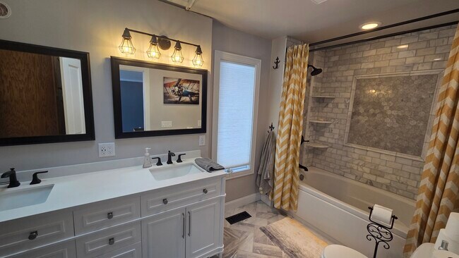 Building Photo - 9500 Fox Valley Dr