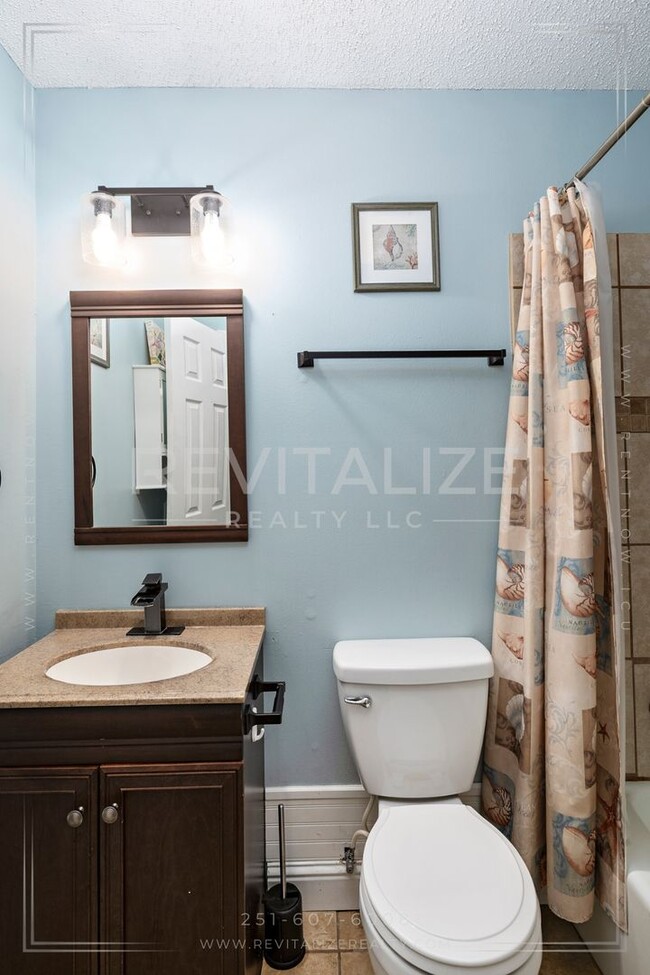 Building Photo - Charming 3 Bedroom/2 Bathroom Home in Sara...