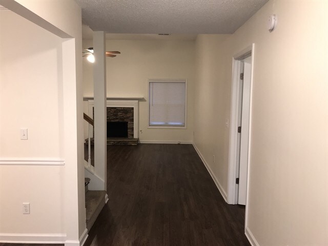 Building Photo - 3208 Grandiflora Pl