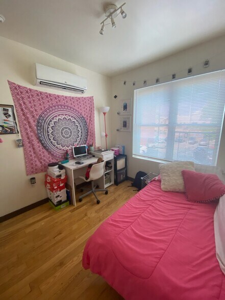 Building Photo - 925 N Calvert St