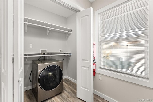 Building Photo - 341 Main St