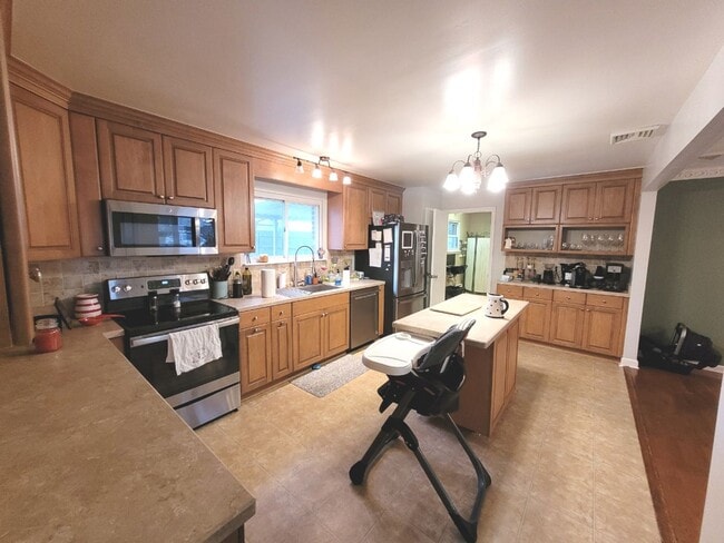 Building Photo - Spacious 5-Bedroom Home in Virginia Beach ...
