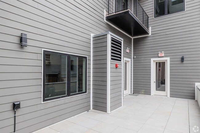 Building Photo - 475 Communipaw Ave