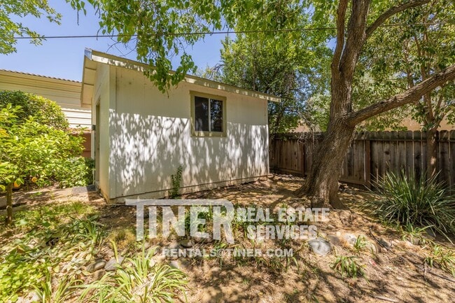 Building Photo - 603 Mormon St