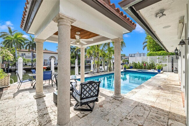 Building Photo - 625 Poinciana Dr