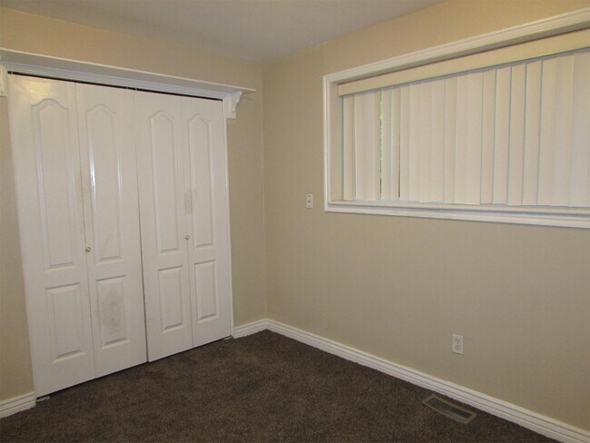 Building Photo - 465 Pamela Way