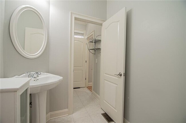 Building Photo - 4012 Erin Dr