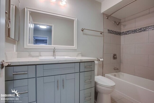 Building Photo - Upgraded 1Bdm 1Ba Condo in Beautiful Del Mar!