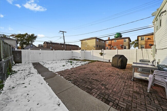 Building Photo - 2334 N 74th Ave