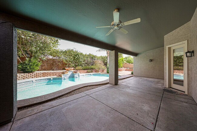 Building Photo - 4536 W Villa Linda Dr