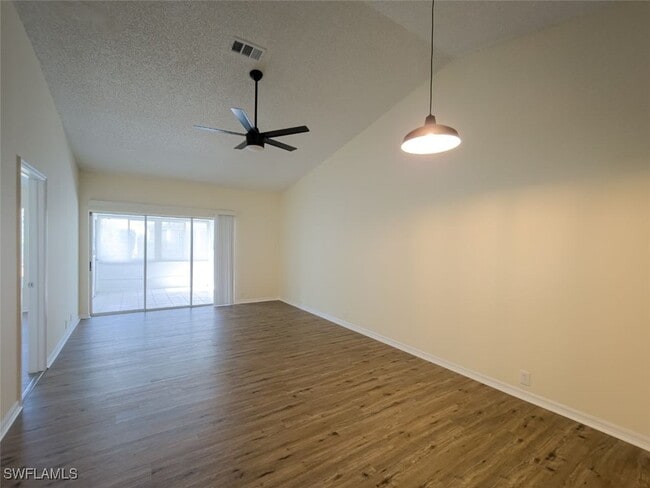 Building Photo - 4209 Castlewood Dr