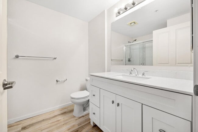 Building Photo - Beautiful 2 Bed 1.75 Bath Condo in Downtown Bellevue