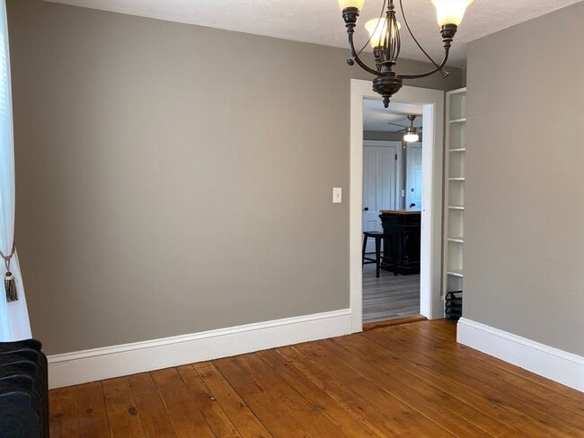 Building Photo - 33 Maple St