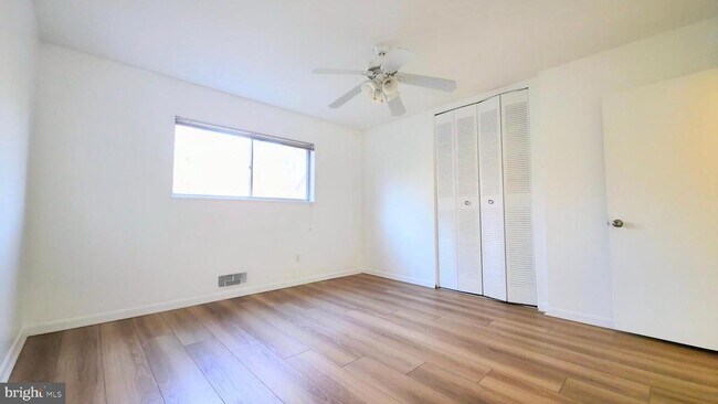 Building Photo - 10636 Montrose Ave