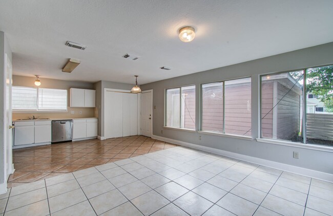 Building Photo - 15850 E Park Ct
