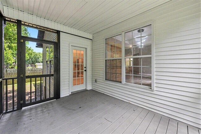Building Photo - 1854 Oleander Ct